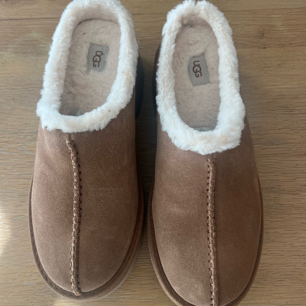 UGG Women's New Heights Cozy Clog Chestnut Suede Size 10
